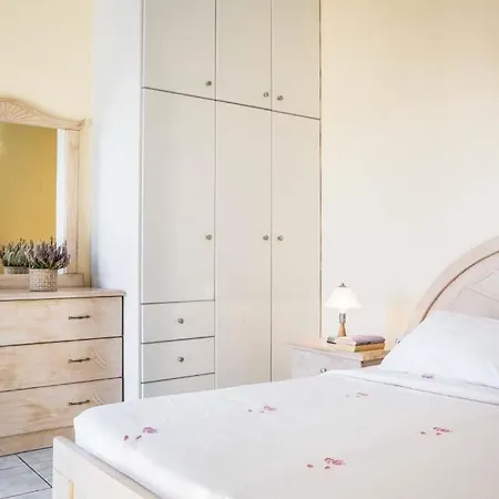 Villa Sleeps 6 Pool Air Con Wifi