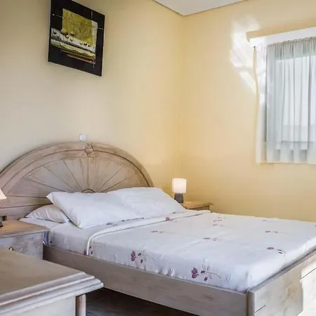 Villa Sleeps 6 Pool Air Con Wifi