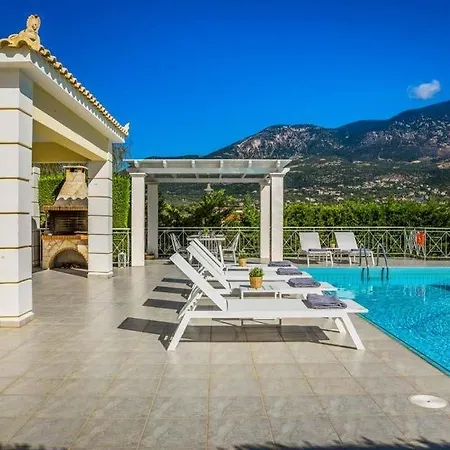 Sleeps 6 Pool Air Con Wifi 别墅