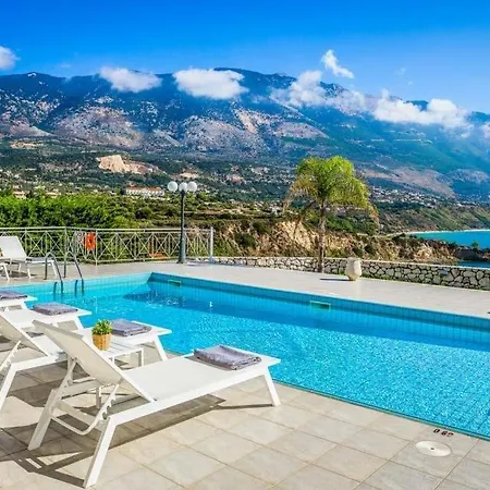 Sleeps 6 Pool Air Con Wifi 别墅