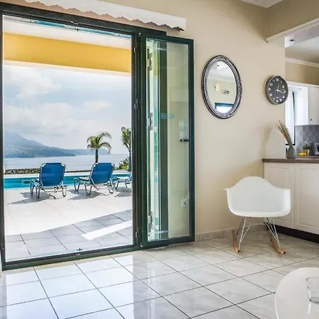 Sleeps 6 Pool Air Con Wifi 卡拉瓦杜斯