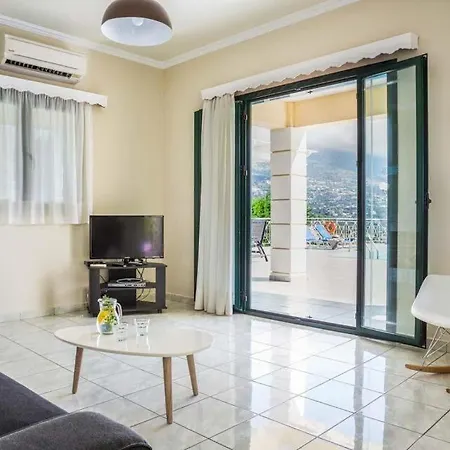 Sleeps 6 Pool Air Con Wifi 别墅